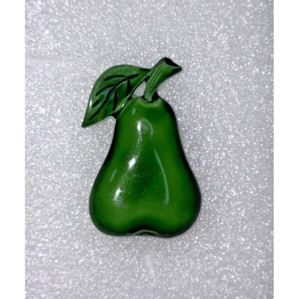 GREEN PEAR PIN Italy